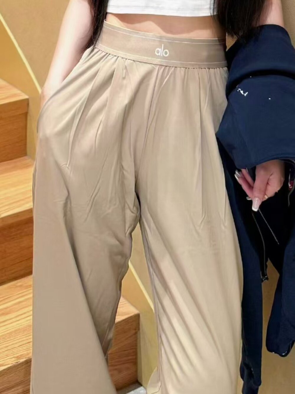 Gravel🤩ALO Yoga Suit Up Wide Leg Trouser Regular 30”🥰Soft & Feminine,Limited - Picture 7 of 8